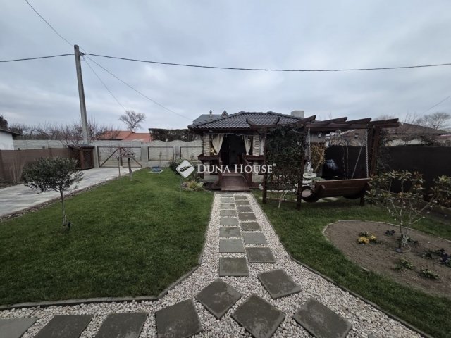 Eladó családi ház, Szigetszentmiklóson 95 M Ft, 3 szobás
