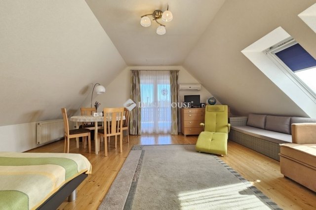 Eladó családi ház, Balatonalmádiban 229 M Ft, 8 szobás