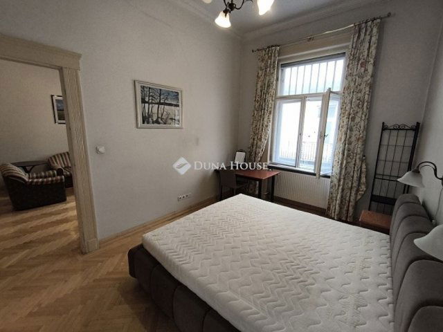 Eladó téglalakás, Budapesten, V. kerületben 102 M Ft, 2 szobás