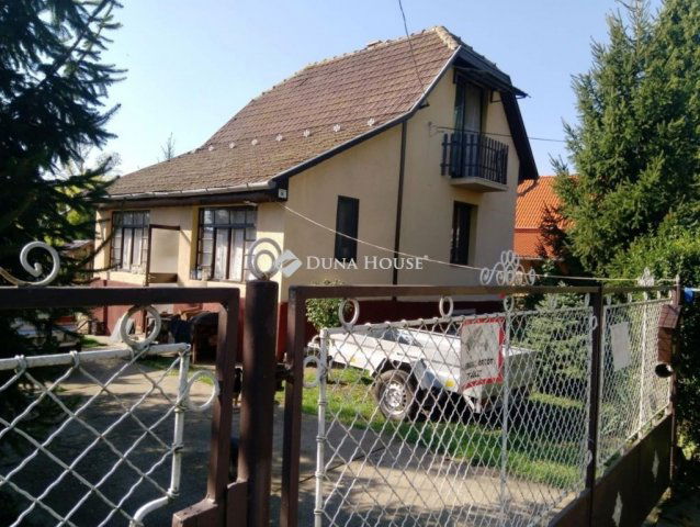 Eladó nyaraló, Dányon 38 M Ft, 3 szobás / költözzbe.hu