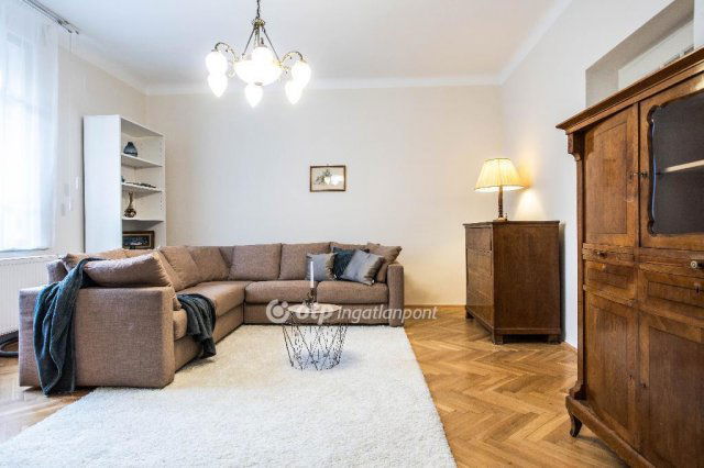 Eladó téglalakás, Pécsett 79.9 M Ft, 3 szobás