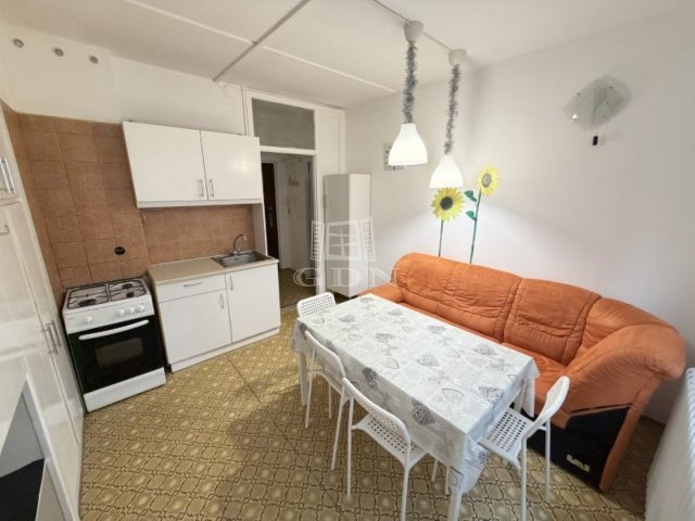 Kiadó panellakás, albérlet, Székesfehérvárott 135 E Ft / hó