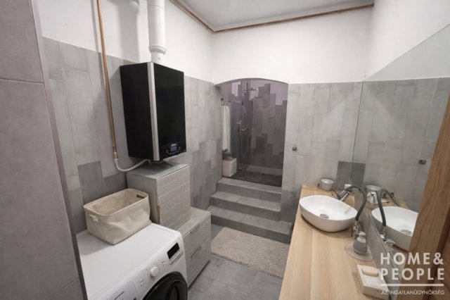 Eladó téglalakás, Szegeden 99.9 M Ft, 2 szobás