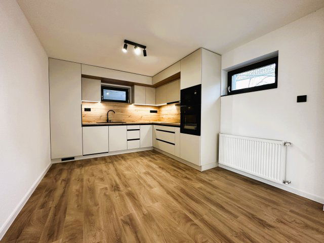 Eladó téglalakás, Pécsett 79.9 M Ft, 3 szobás