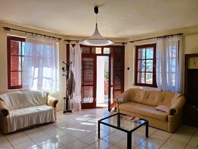 Eladó családi ház, Balatonkenesén 109 M Ft, 5 szobás