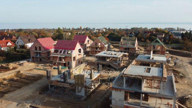 Eladó téglalakás, Balatonfüreden 184 M Ft, 4 szobás