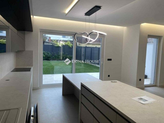 Eladó ikerház, Debrecenben 250 M Ft, 4 szobás