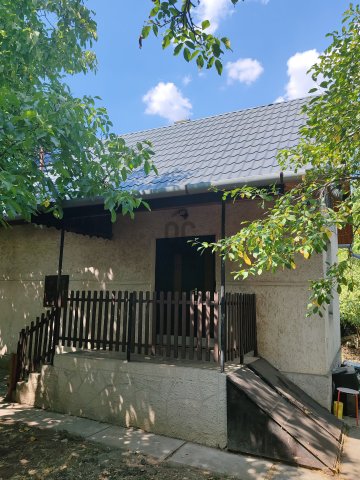 Eladó nyaraló, Szelevényen 9.9 M Ft, 1 szobás