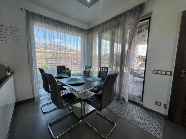 Eladó családi ház, Szegeden 280 M Ft, 4+1 szobás