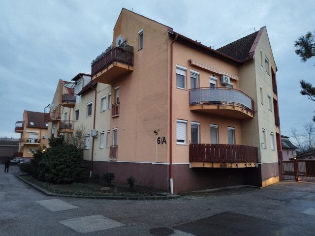 Eladó téglalakás, Hatvanban 42 M Ft, 2 szobás