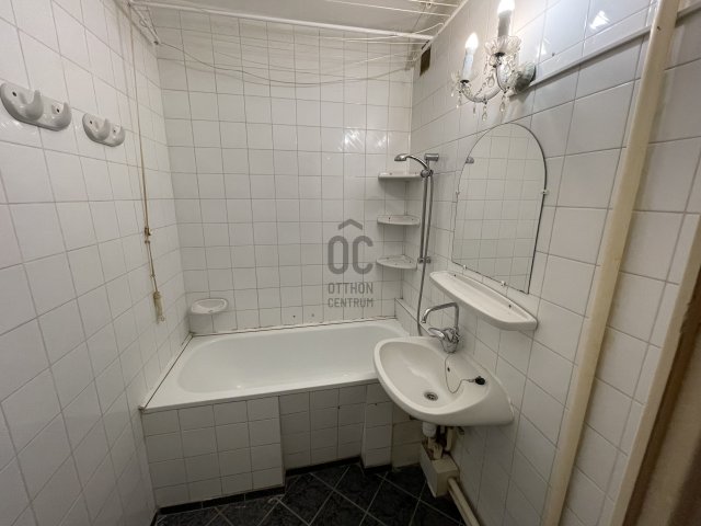 Eladó panellakás, Dunaújvárosban 30.9 M Ft, 2 szobás