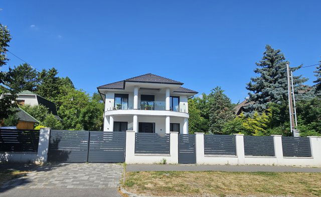 Eladó családi ház, Budapesten, III. kerületben, Csalma utcában