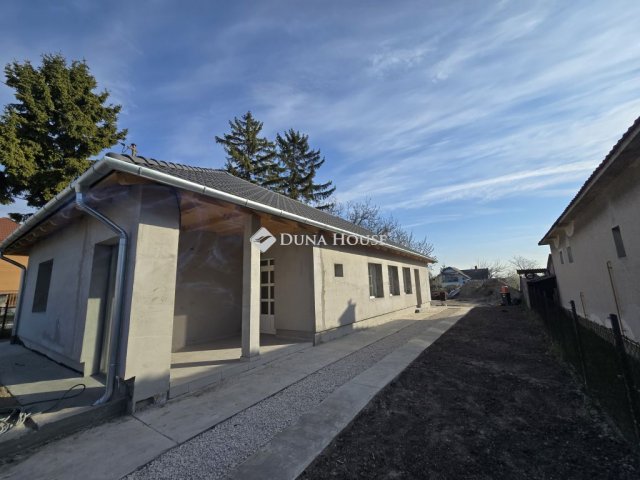 Eladó családi ház, Szabadbattyánban 79.6 M Ft, 4 szobás