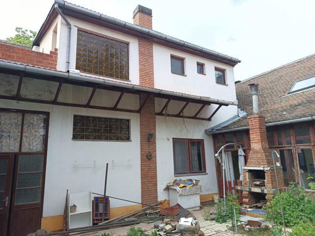 Eladó családi ház, Hódmezővásárhelyen 117 M Ft, 8 szobás