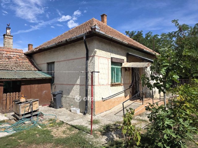 Eladó családi ház, Öcsödön 10 M Ft, 2 szobás