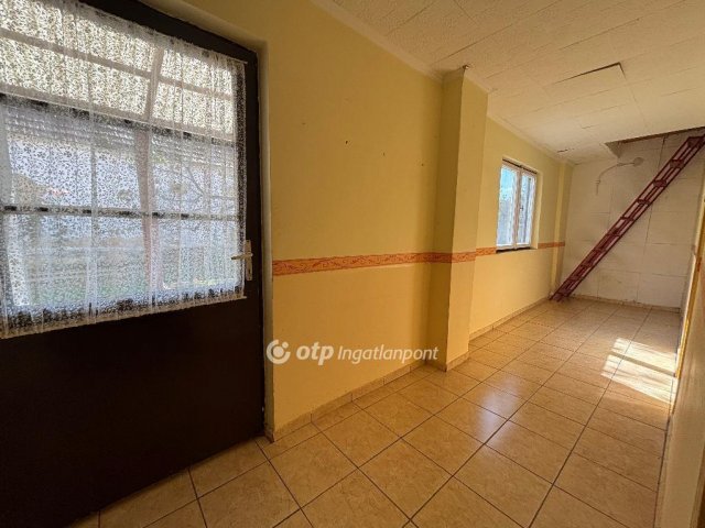 Eladó családi ház, Bakonyságon 20.9 M Ft, 2 szobás
