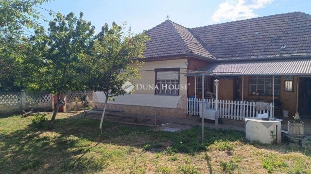 Eladó családi ház, Úrin 35 M Ft, 4 szobás