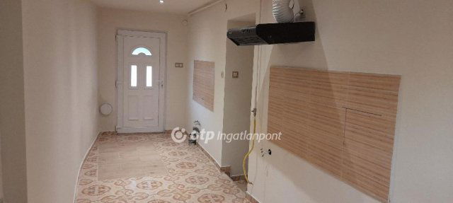 Eladó téglalakás, Kiskunhalason 36.9 M Ft, 2 szobás