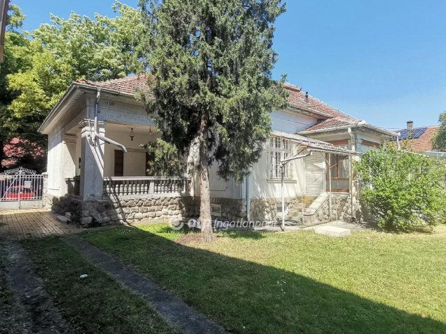 Eladó családi ház, Békéscsabán 80 M Ft, 4 szobás