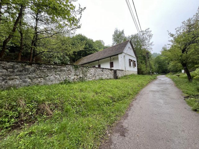 Eladó családi ház, Hosszúhetényen 33.9 M Ft, 2+1 szobás