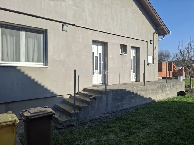 Eladó családi ház, Szegeden 155 M Ft, 4 szobás