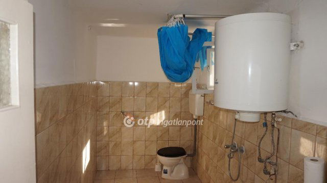 Eladó családi ház, Atkáron 15 M Ft, 2 szobás