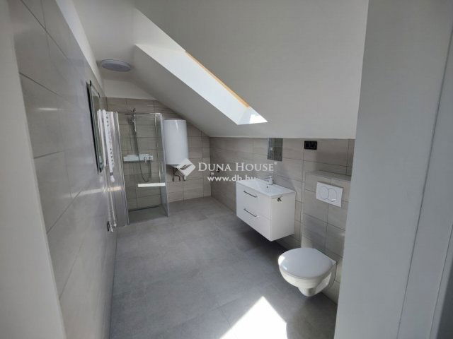 Eladó nyaraló, Szigetbecsén 199.9 M Ft, 4 szobás