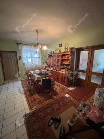 Eladó családi ház, Szegeden 128.5 M Ft, 7 szobás