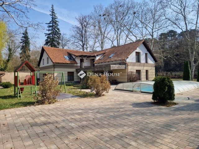 Eladó nyaraló, Balatonszemesen 420 M Ft, 16 szobás