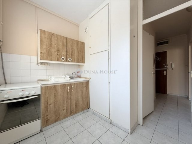 Eladó panellakás, Cegléden 36.9 M Ft, 1 szobás