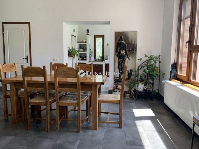Eladó családi ház, Szentendrén 330 M Ft, 6 szobás