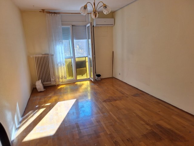 Eladó panellakás, Székesfehérvárott 41.9 M Ft, 1+1 szobás