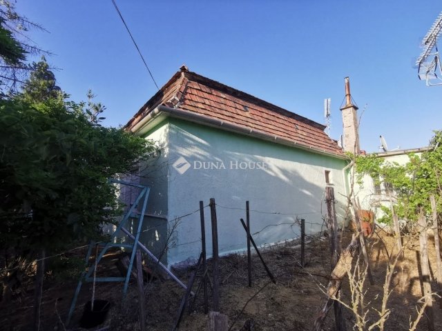Eladó családi ház, Dunaalmáson 36 M Ft, 3 szobás
