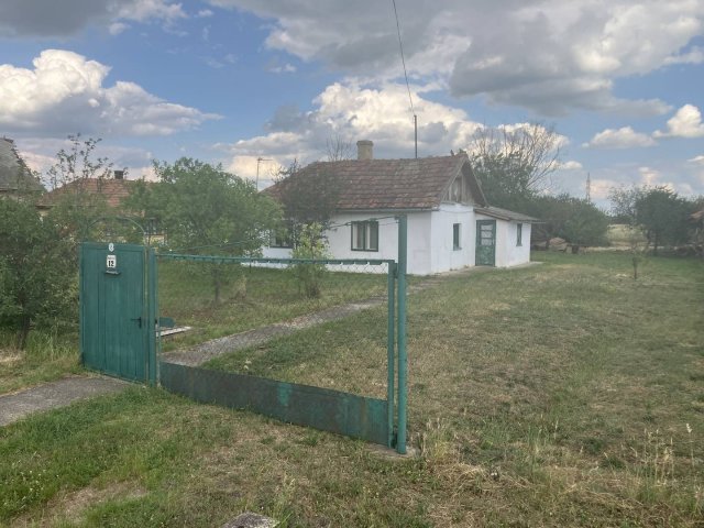 Eladó családi ház, Karcagon 7.5 M Ft, 2 szobás