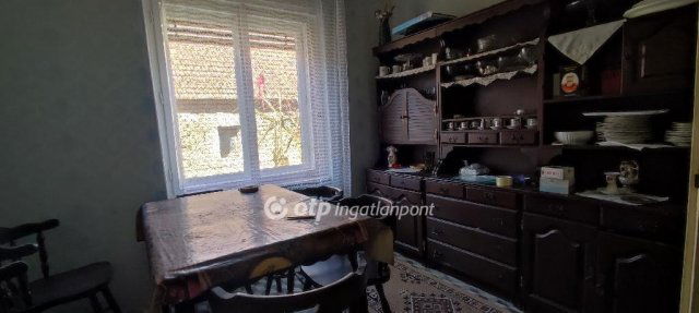 Eladó családi ház, Kispiriten 15.9 M Ft, 4 szobás