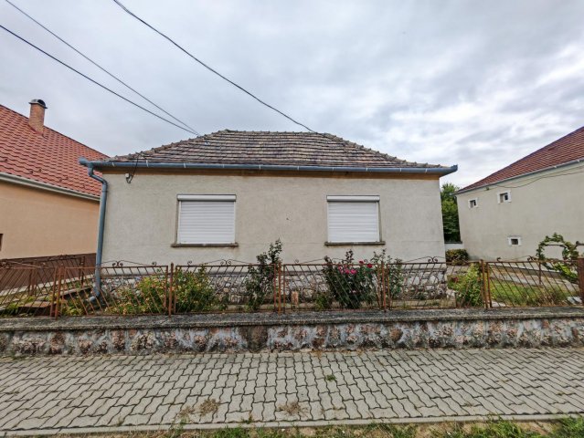 Eladó családi ház, Tarjánon 68 M Ft, 3 szobás
