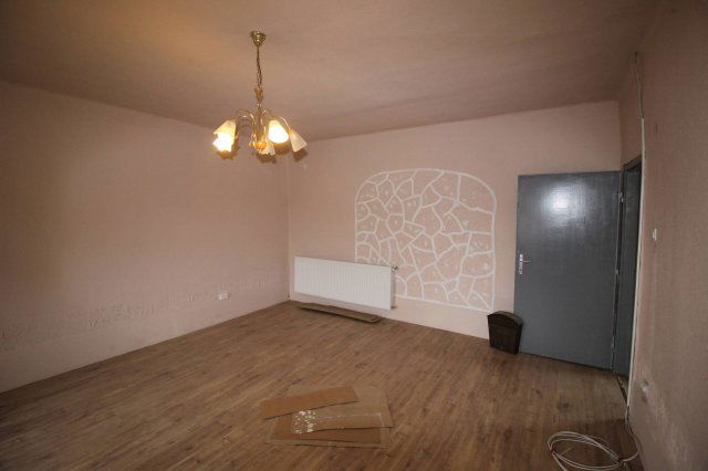 Eladó családi ház, Iváncon 21.5 M Ft, 2 szobás