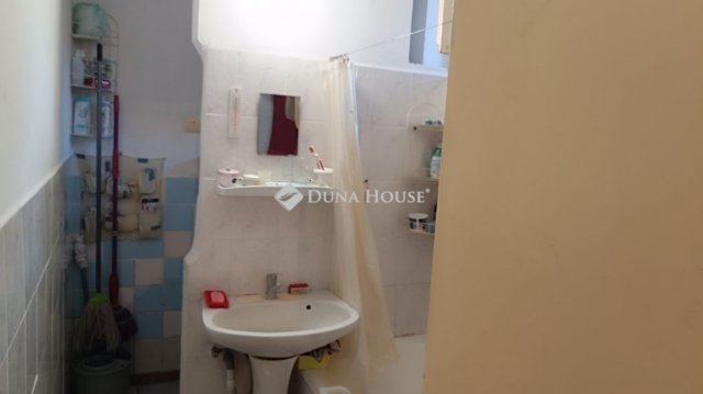 Eladó családi ház, Zsámbokon 32 M Ft, 3 szobás