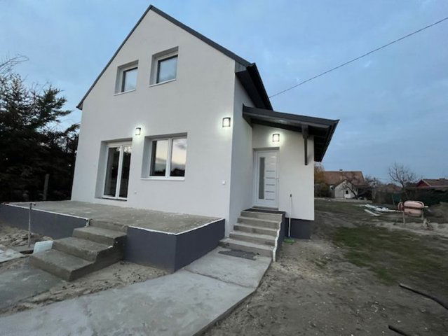 Eladó családi ház, Tökölön 99 M Ft, 4 szobás