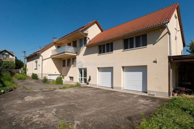 Eladó családi ház, Pécsett 169.9 M Ft, 5+2 szobás