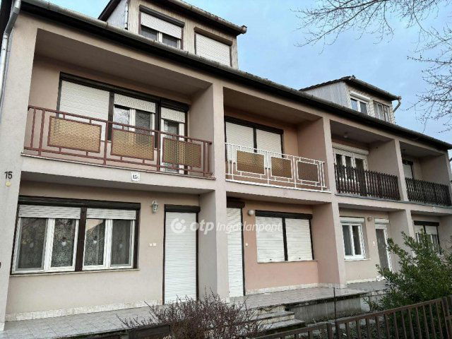 Eladó sorház, Gyulán 54 M Ft, 3+1 szobás / költözzbe.hu
