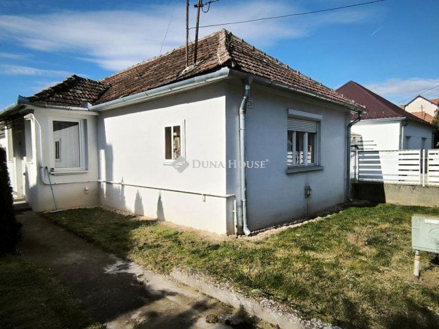 Eladó családi ház, Koroncón 44.9 M Ft, 3 szobás