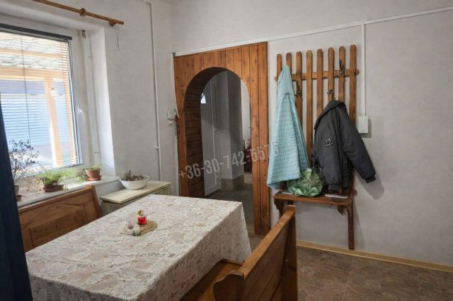 Eladó családi ház, Zsámbokon 51 M Ft, 3 szobás