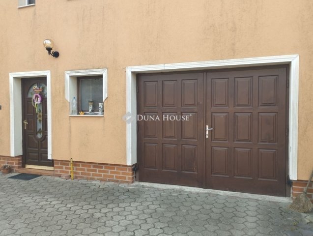 Eladó családi ház, Székesfehérvárott 157.9 M Ft, 4 szobás