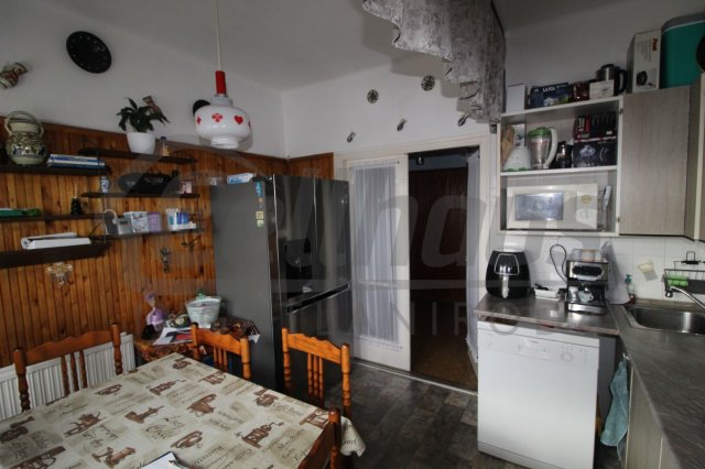 Eladó téglalakás, Celldömölkön 45.99 M Ft, 1+4 szobás