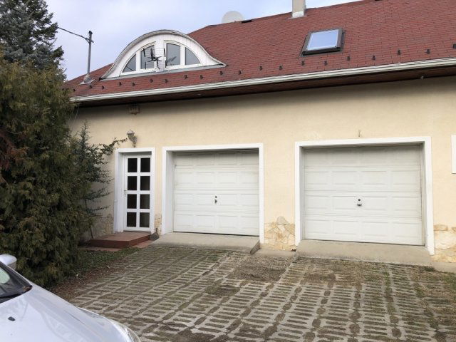 Eladó téglalakás, Szentendrén 99.9 M Ft, 4 szobás