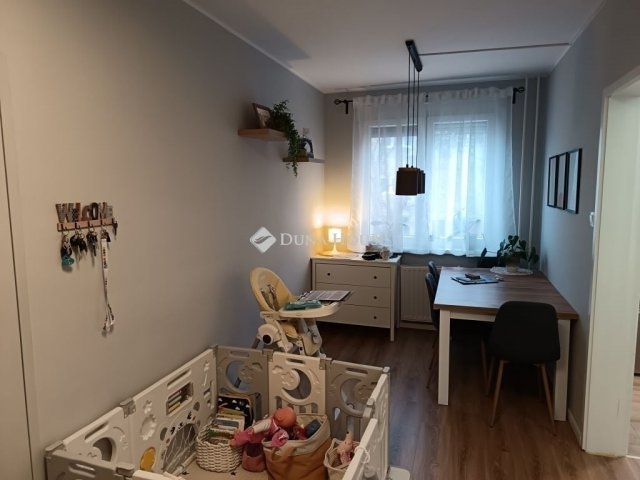 Eladó panellakás, Szegeden 74.85 M Ft, 3 szobás