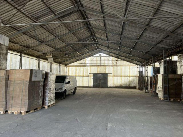 Kiadó ipari ingatlan, Kecskeméten 300 E Ft / hó