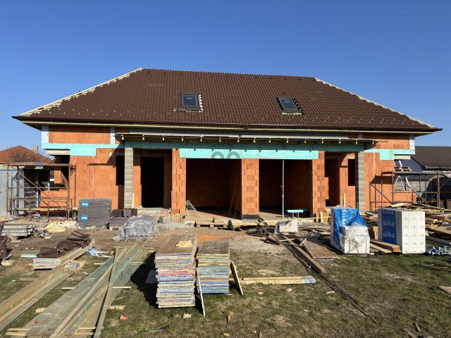 Eladó ikerház, Ebesen 99.9 M Ft, 4 szobás / költözzbe.hu