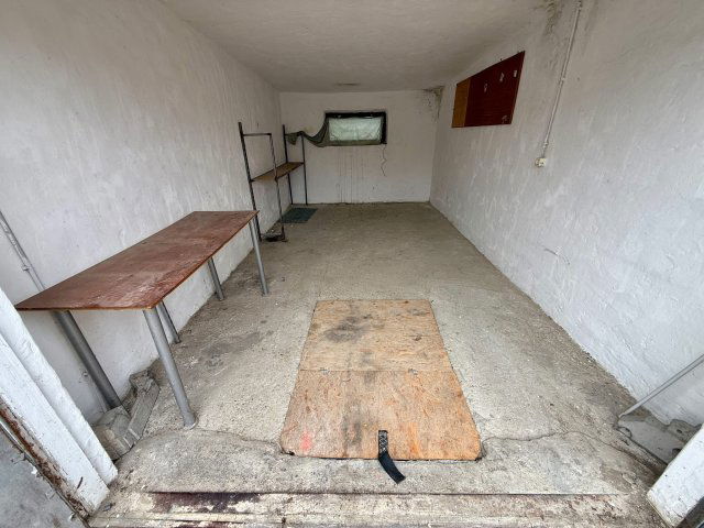 Kiadó garázs, Móron, Cserhát utcában 30 E Ft / hó